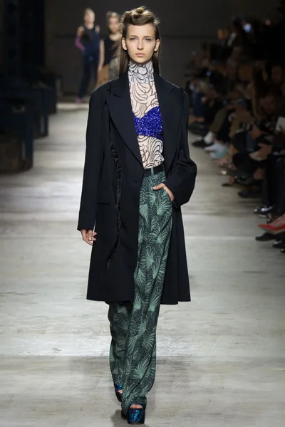 Look 48